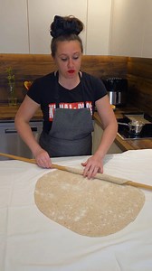 Ide pitaaaa ... još malo i gotovo. Sve recepte možete pogledati na mom YouTube kanalu @kuhajipeci #pita #maslanica #recepti | Kuhaj i Peci