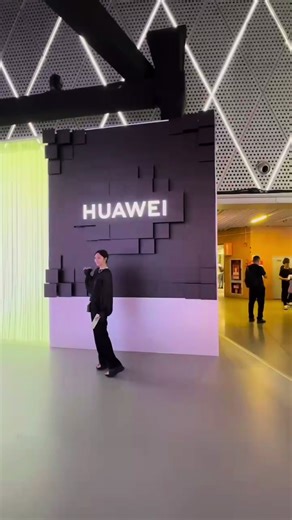 Huawei's Large 250x250 Matrix Screen Technology
