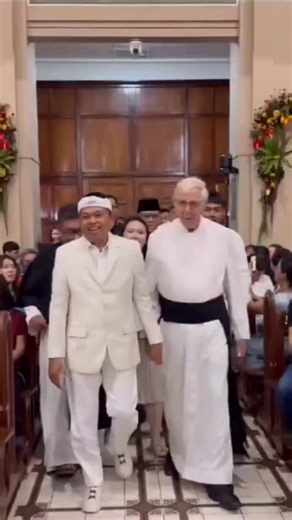 Kang Dedi Mulyadi on Instagram: "Kita adalah saudara 🤍🙏🫶"