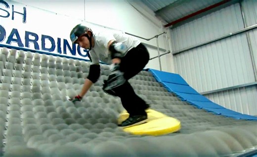 不可思议的冲浪模拟器，不用水也能体验冲浪快感，原理是什么？