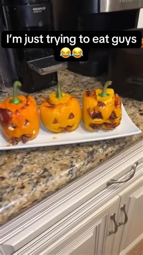 👉 Cuando tu comida se disfraza mejor que tú para Halloween 😏🎃 #virals #fypシ゚ #Halloween #comida #DiaDeMuertos #recetas | Creador en San Antonio de la Cal