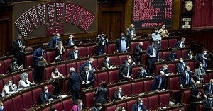 Coronavirus, alla faccia della casta: il ristorante della Camera dei deputati è l'unico aperto in tutta Italia | Libero Quotidiano.it