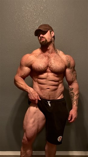 @richsutherlandbb on Instagram: "The only sculpture that chisels itself #bodybuilder #bodybuilding #richardsutherland #beard #hardbody #hardbodylabs #myhealthyhippo"