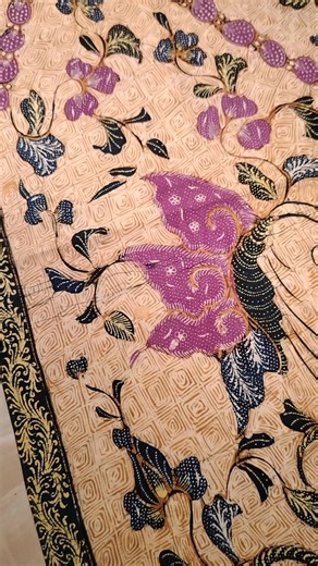 💐AVAILABLE Kain Batik Tulis Lawas Tiga Negeri Tjoa Model Kain Panjang ditemukan di Pulau Jawa Bagian Barat. Heritage Batik/ Handmade Batik/ Handmade Textile/ Indonesian Batik/ Antique Batik/ Antique Textile. 🟢Worldwide Shipping✈️ October 2, designated as National Batik Day began with the endorsement of batik by UNESCO, as a Humanitarian Heritage for Oral and Non-Cultural Culture (Great Work of Oral and Humanitarian Cultural Heritage). Therefore, to complete our cultural heritage, we must alway