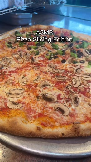 The best sound . . . . . . . . . . . . . #pizza #asmr #asmrsounds #pizzeria #nycfoodie