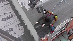 Reinforced with ArmourZone, a tear-resistant nailing strip, our performance shingles carry a limited wind warranty of up to 210 km/h. | IKO Roofing