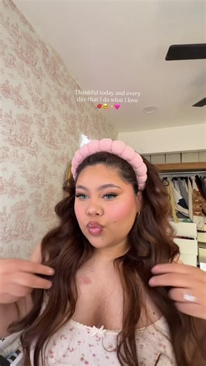 Edith on Instagram: "Feeling extra grateful today 🥹🩷 thank you guys for making my dreams come true Happy Thanksgiving Brows- @got2busa gel Foundation- @maybelline matte & poreless Blush- @juviasplace blush lily and @diorbeauty Eyeshadow- @makeupbymario master mattes Eyeliner- @nyxcosmetics Concealer- @narsissist radiant Setting powder- @hudabeauty Mascara- @lorealparis telescopic Highlighter- @lottielondon diamond bounce #makeup #holidaylook #girlythings"