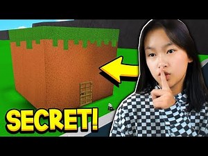 FINDING MY SISTER'S *SECRET* MINECRAFT HOUSE IN BLOXBURG!! (Roblox)