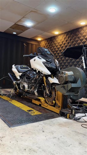 Exploring the Yamaha T Max 560