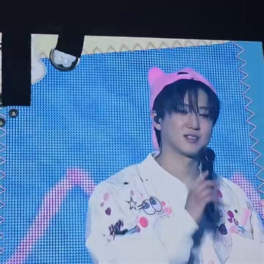 🐷🐇 Changbin ending ment Day 3This is already the third day of our fan meeting like this, and it is a shame that tomorrow is the last day.What I have felt while doing this for three days is that seeing how much STAYs enjoy and play along with us even at a fan meeting makes me want to hold a concert as soon as possible. I am looking forward to our concert so much.Also, STAYs always give us so much love whenever we show you something new. We work so hard to prepare and show you those things, and 