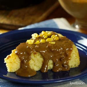 Get ready to fill up your kitchen with the enticing aroma of this Mexican sweet #CornCake with #Glorias sauce! 🇲🇽✨A delicious mash-up of fluffy Mexican #SweetCornCake and Glorias, a classic #Mexican candy made with goat milk and pecans, this #dessert is set to become a family favorite in no time.😌 Recipe here: http://bit.ly/3mi5IB0 | kiwilimón recipes