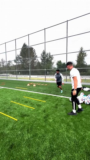 Focused area ⬇️ Speed: Parachute sprint 40 yards ✅ Off the jump acceleration ✅ Agility : Fast lateral movement while changing direction✅ Balance, Stability and Coordination : Moving laterally with fast feet through the rings✅ Decelerating/stabilizing on single leg / changing direction ✅ #training #foryoupag #professional #elite #fyp #viral_video #grind #speed #soccertiktok