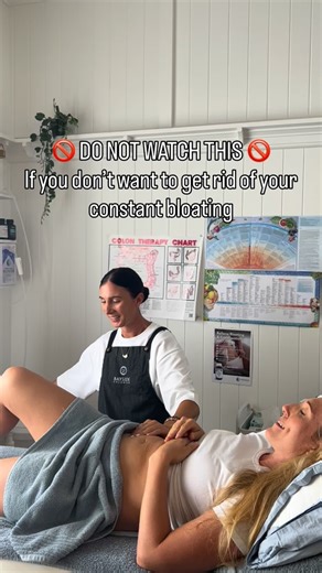Daily bloating doesn’t always mean food intolerances or “bad digestion.” A LOT of the time, it’s trapped gas and excess waste in the bowels. When the colon is backed up, it can create pressure, swelling and that constant heavy feeling. Colon hydrotherapy gives your system a gentle cleanse from the inside out, helping release gas, debloat, improve flow and support regularity. 💧 Many clients notice less bloating and more comfort even after just one session but for the very best reset book your 3-