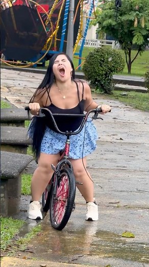 La bici 🚲 sorpresa 😨con final feliz 😃broma de humor