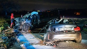 BMW rast in Großraum-Taxi - Fünf Tote bei schwerem Unfall nahe Karlsruhe