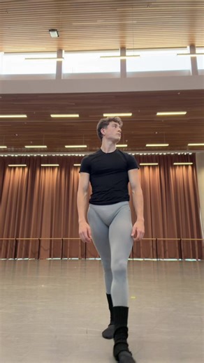 Exploring Solo Moments in Dance Studio Creativity