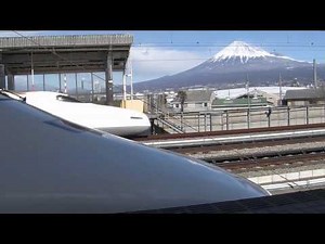 東海道新幹線 新富士駅の通過シーン