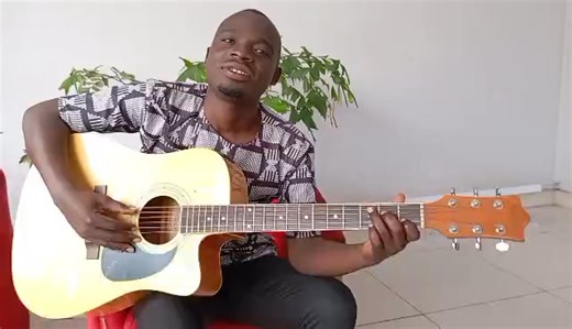 #Times360Malawi Uyu ndi mwana wa malemu Stonald Lungu ndipo dzina lake ndi Mumderanji koma amazitcha kuti Young Stones. Iye akuchilimika kuti asunge maimbidwe abambo ake kotero akupitiliza kuyimba. Young Stones akuti iye ali ndi luso koma akufunikira thandizo la chuma kuti apite chitsogolo monga kujambula makanema a nyimbo zake komanso bambo ake. Mukanemayu Young Stones kuyimba nyimbo ya bambo ake yotchedwa Mukanene. Wolemba ndi kujambula Sam Banda Jnr | Times 360 Malawi