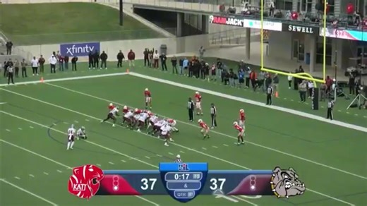 Summer Creek (TX) converts on 4th & 8 with a stunning game-winning touchdown to beat Katy (TX) 38–37 — absolute madness. 🤯🔥 (via: dctf) MORE: https://www.maxpreps.com/tx/houston/summer-creek-bulldogs/football/ | MaxPreps