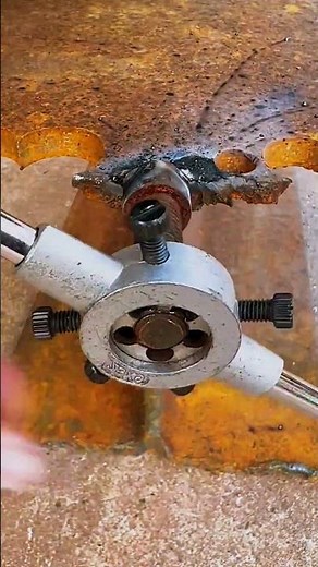 Amazing tricks Threading die used to create threads bolt