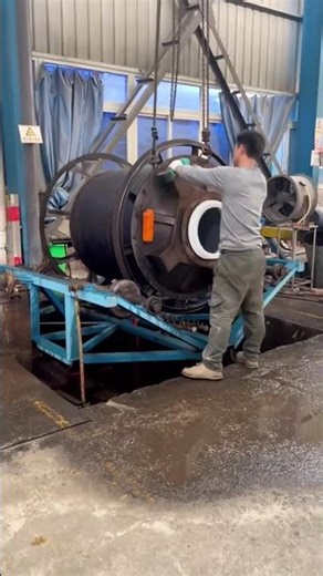 The rotating molding process for plastic products