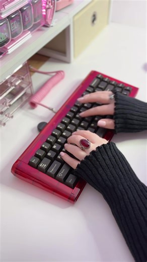 [AD] This red gaming keyboard is gorg! ❤️ details below [AD] This keyboard was sent to me by my sponsor Moeetech. It is the Glitter65 HE (Hall Effect) gaming keyboard. The jewel case is giving me Y2K clear tech vibes! There are different case colors and keycaps to choose from. Here are some details: - [ ] ultra-low latency - [ ] a true 8kHz polling rate - [ ] RT precision of up to 0.005mm Here is the link to make a purchase. Full transparency, if you use my code DAIZE you will get Free Shipping 