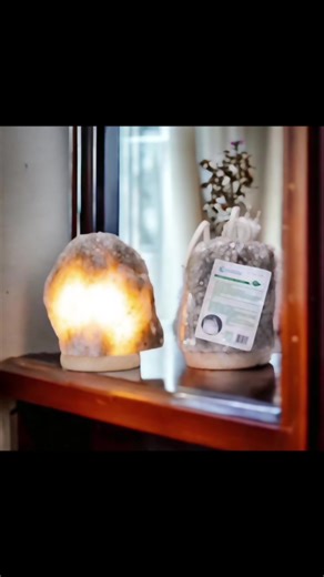 ✨ Parajdi Kősó Lámpák: Természetes frissesség és harmónia otthonodba!✨ Szeretnél egy különleges hangulatot teremteni otthonodban, miközben a levegő minőségét is javítod? A Parajdi kősó lámpák a tökéletes választás! 💎 Ezek a természetes lámpák nem csupán gyönyörű dekorációk, de számos jótékony hatással bírnak. Miért válaszd a Parajdi kősó lámpát? * 🌬️ Levegőtisztítás és ionizálás: Negatív ionokat bocsátanak ki, amelyek kiszűrik a levegőben lévő káros részecskéket és allergéneket, friss és tiszt