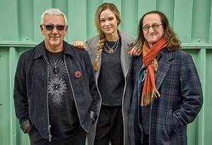 RUSH's GEDDY LEE On ANIKA NILLES: 'She's Just Been Perfect For Us'