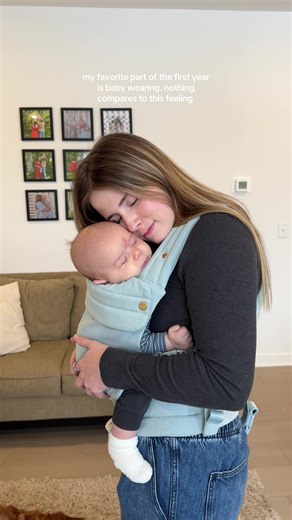 The Benefits of Baby Wearing in the First Year