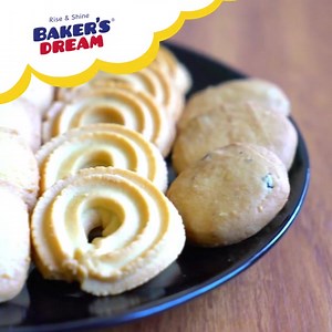 2.7K views · 92 reactions | Our straightforward sugar biscuit recipe is perfect for beginner bakers. You can even make them your own by adding extras into these biscuits such as choc chips, hundreds and thousands or even essences in different flavours!  Find the recipe on our blog! https://loom.ly/_rWz0us #BakersDream #BakingTips #BeginnerBakers #Baking101 #Recipe | Bakers Dream | Facebook