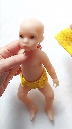 Free Scarf Knitting Pattern for 9 Inch Dolls. Doll Outfit Idea #dollclothes #freepattern #shorts
