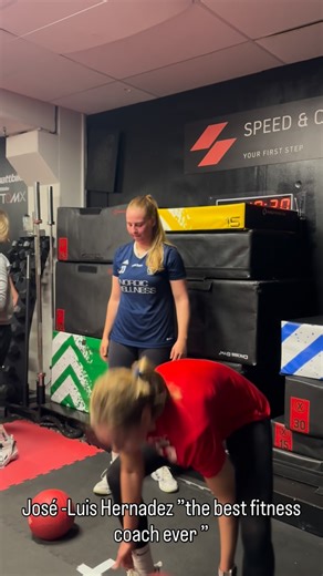 Claes Hellgren on Instagram: "2 elitserie målvakter kör Eskilstuna programmet design av José-Luis Hernadez ” el mejor ”Victoria ( VIH ) o Selma (Kungälv) kör det 2025 Vi körde det första gången 2009 i Eskilstuna deltagare då bla Niklas Landin Jannick Green Bjöggi Gustavsson med flera var på målvaktsläger Sergey Hernadez Magdeburg är José Luis son Fantastisk målvakt #training #workout #soccer #handballpreeseason #handbollslagen #handballplayer #handballworld #handball #handballislife #handballgoa