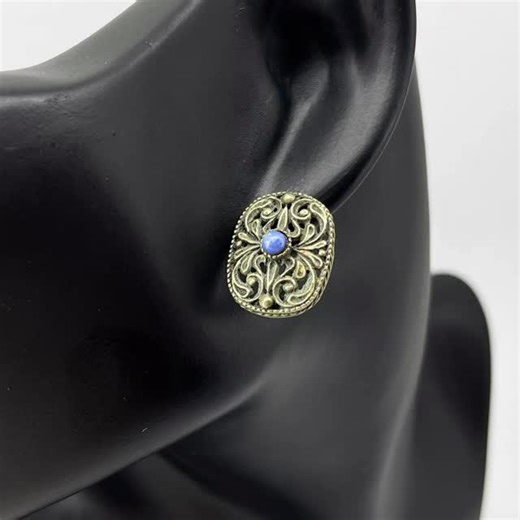 Ваша улюблена вінтажна крамниця on Instagram: "Чарівні старовинні ажурні сережки із натуральними каменями.Мельхіор.Англійські застібки.Стан нормальний. 550 грн💙🫶⚜️"