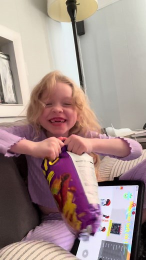 She’ll eat a whole bag on her own..seriously😂😂#takis #fyp @Takis