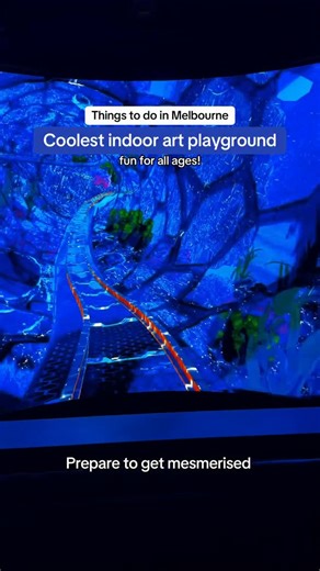 One place. So many areas to explore 👇🏽 If you’re after something different to do these school holidays that works for toddlers, teens, parents and even date nights – @metartworld.com.au in Port Melbourne is packed with colour, creativity and sensory fun. This massive indoor art playground is basically an interactive museum! ✨ Step into their newly upgraded starry sky exhibit, now with 12 themed rooms filled with glowing lights, kaleidoscope mirrors, and dreamy reflections 🦾 Wander past giant 