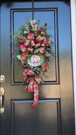 You can Learn How to Make Holiday Swag Wreaths in our Masterclass! Join us at holidayswagclass.com