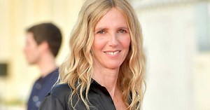 PHOTO Sandrine Kiberlain : à 54 ans, dans une sublime robe hippy, l'actrice rayonnait au festival de Cabourg