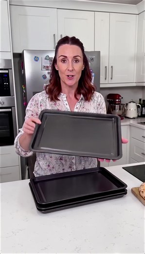 Baking tray trio, non-stick, oven ready. 🍪 32x23cm, durable steel, cookies galore. #baking #kitchen #cookinghacks #ukkitchen #MothersDay