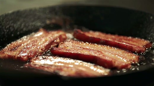 🥓🔥🍝 😈 Bacon Fat Rulebreaker Pasta. Bacon decides the sauce for recipe 👇 Ingredients Thick bacon rashers Braai bacon even better. Pasta of choice Onion Mushrooms Garlic Cream Black pepper Hard cheese (optional) Pasta water Start cold. Thick bacon rashers into a pan. Let them take their time. Fat renders. Kitchen smells serious. Pull bacon out. Don’t you dare throw that fat away. Onion goes into the bacon fat. Then mushrooms. Let them colour, not sweat. Garlic last. Quick. Respect it. Cream i