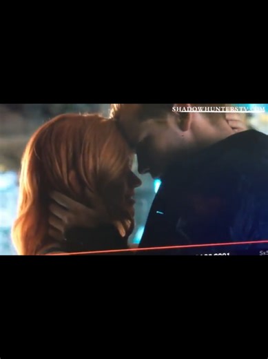 #shadowhunters How the first Clace kiss was filmed ❤️ Is this really the switch Kat was talking about? Was it just me or did that feel like a spark? scp: @Katherine McNamara @Netflix @Prime Video @Freeform #clace #saveshadowhunters #katherinemcnamara #jaceherondale Follow me so you don’t miss the next video! 🤍