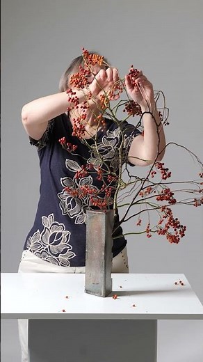 Asymmetry in art and ikebana