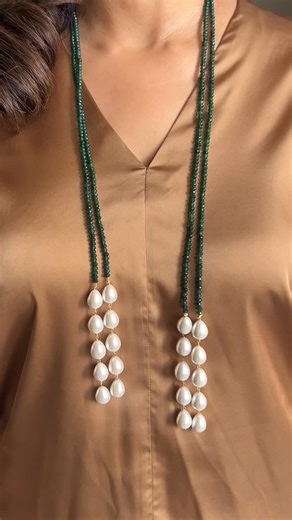 Jive by Chusha and Tina on Instagram: "She didn’t go viral by accident ✨ Our most-loved lariat — styled a hundred ways, worn everywhere, and still stealing the spotlight. If you know, you know. And if you don’t… this is your sign 💫 Shop now at www.jivejewellery.com viral lariat necklace, statement lariat jewellery, versatile lariat necklace, layered lariat styling, modern statement jewellery, everyday statement necklace, handcrafted lariat, trendy jewellery India, Jive jewellery lariat"