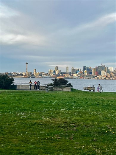 Alki Beach Vibes #reelitfeelit #SeattleWA #exploreseattle #seattlewashington #ilovespring #spaceneedle #seattle #seattleskyline #alkibeach #westseattle | Seattle Travel Insider
