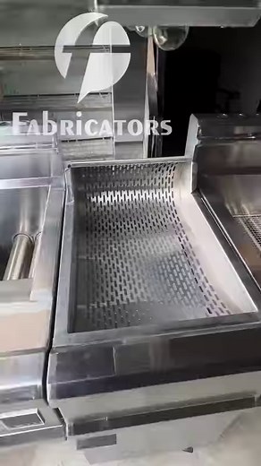 Fryers, Chip-dump Station n 24-liter Fryer #labtablrs #stainlesssteel #workingTabkrs #stainlesssterkworkingTables #indstrialtable #steelcounter #fryer #FryerRepair #fryermachine #fries #frying | Fabricators