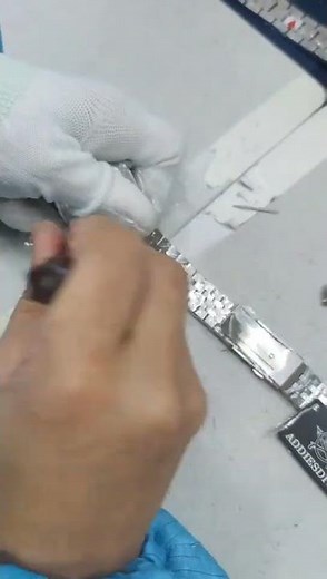 How to Remove a Steel Watch Bracelet Easily – Tips for Quick & Safe Removal