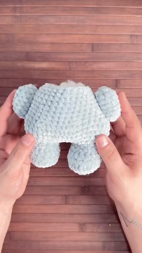 602K views · 6.9K reactions | Save this as you might need it at some point! ❤️✨Hello guys!! It’s been a year since this video… BUT! I consider it so helpful that I wanted to bring it again so in case you haven’t seen it, you can use this technique for rotatable pieces on your amigurumi!! How cool is this!!?? ❤️#crochet #amigurumi #crochettip #amigurumitip | Yarntastic.Charlie | Facebook