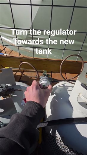 How to switch propane tanks