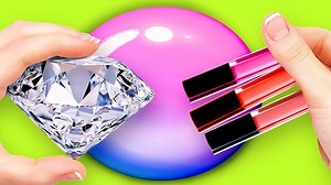 824K views · 220 shares | Resin, glitter, hot glue and clay relaxing ideas: | 5-Minute Crafts Play | Facebook