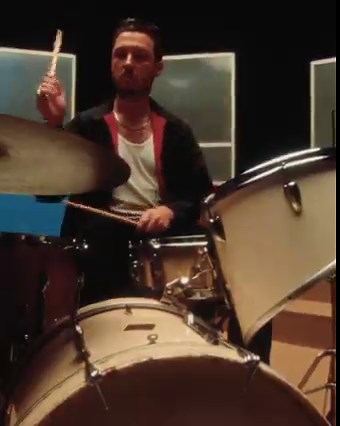 ‘Body Paint’, the new single from Arctic Monkeys, out now. https://arcticmonkeys.ffm.to/bodypaint-yt The new album 'The Car' out 21st October. https://arcticmonkeys.ffm.to/thecar | Arctic Monkeys