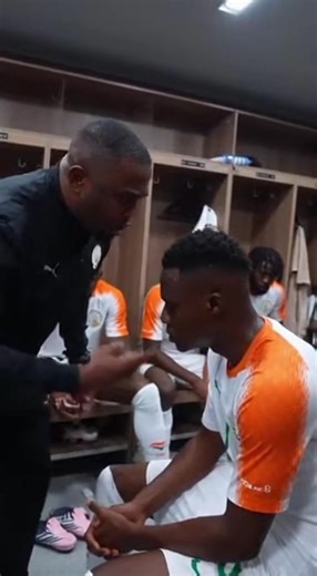 Côte d’Ivoire 🇨🇮 2-3 Égypte 🇪🇬 / l’adjoint de l’entraîneur ivoirien est très en colère dans les vestiaires parce qu’ils sont éliminés et rentre bientôt à la maison #newtrend #pourtoii #soraai #viraltrend #video @llaattiinnaa